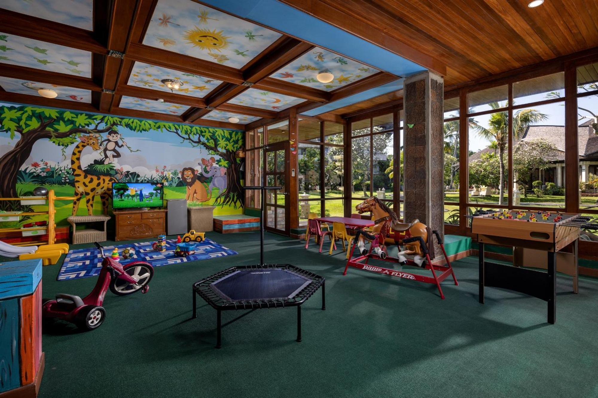 Prama Sanur Beach Bali Екстер'єр фото The interior of a McDonald's PlayPlace